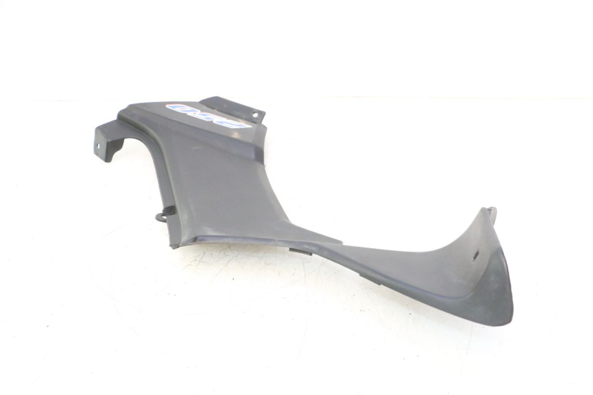 photo de CACHE SOUS SELLE GAUCHE KYMCO MXU R 250 (2004 - 2010) - Marquages et références
