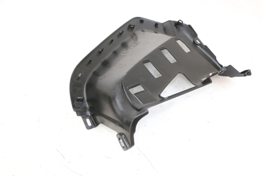 photo de CACHE SOUS SELLE GAUCHE YAMAHA NEO'S CORE 1 (2022 - 2026) - Gros plan technique