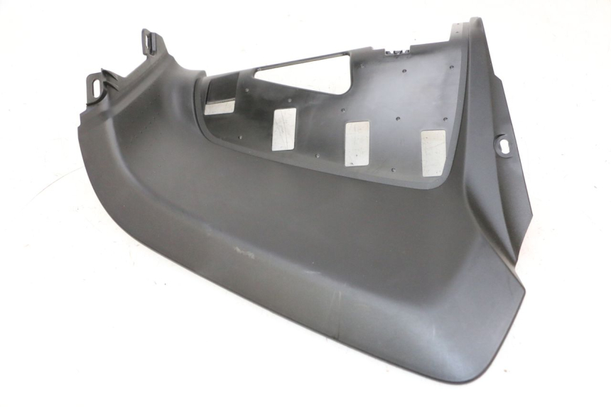 photo de CACHE SOUS SELLE GAUCHE YAMAHA NEO'S CORE 1 (2022 - 2026) - Marquages et références