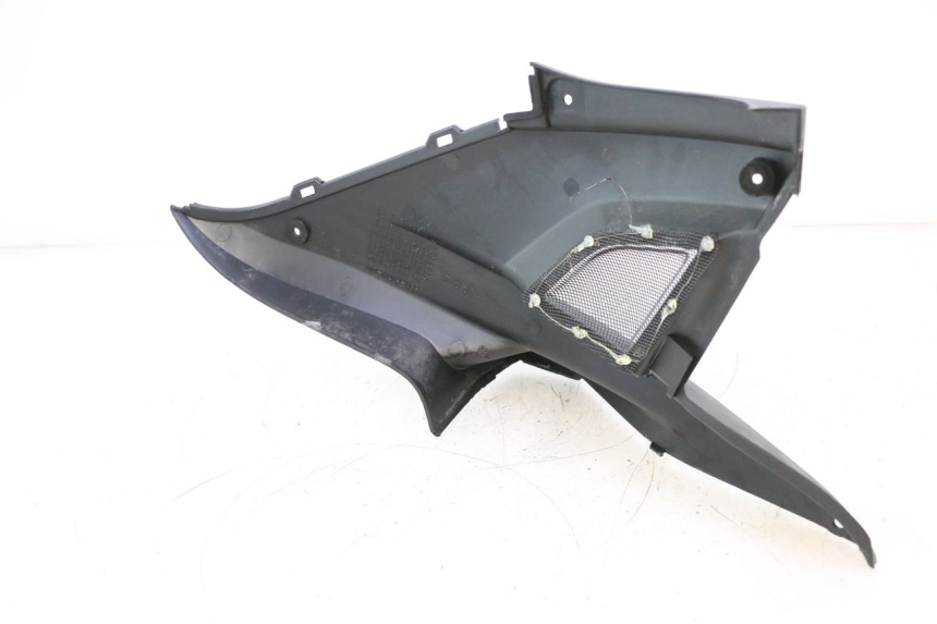photo de CACHE SOUS SELLE GAUCHE MBK NITRO 50 (2004 - 2008) - Détail de la pièce