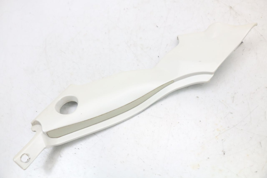 photo de CACHE SOUS SELLE GAUCHE MOTO GUZZI NORGE 8V GT 1200 (2011 - 2016) - Autre angle de vue