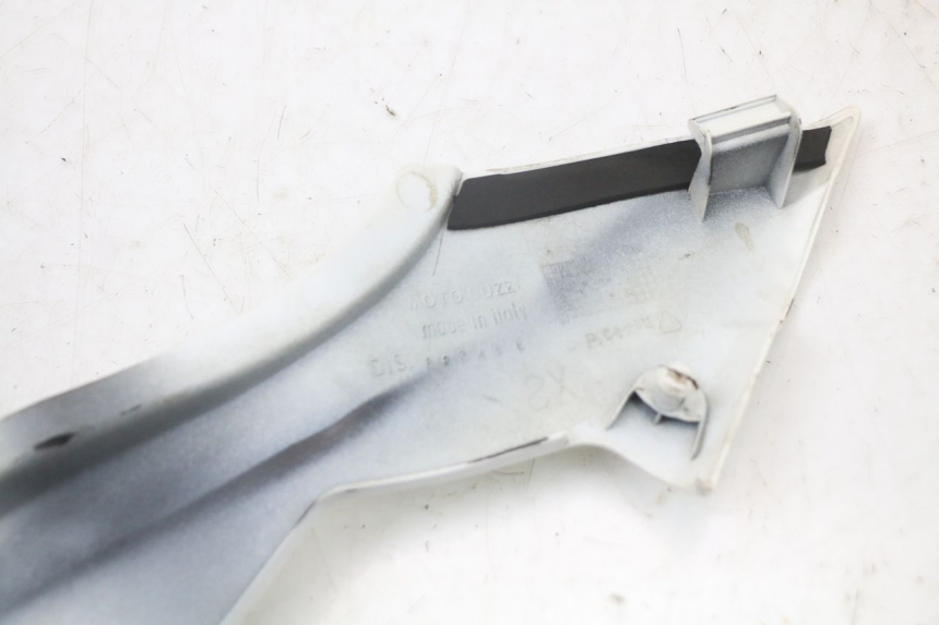 photo de CACHE SOUS SELLE GAUCHE MOTO GUZZI NORGE 8V GT 1200 (2011 - 2016) - Points de fixation
