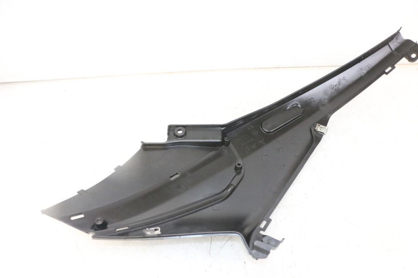 photo de CACHE SOUS SELLE GAUCHE PIAGGIO NRG POWER PUREJET 50 (2018 - 2021) - Détail de la pièce
