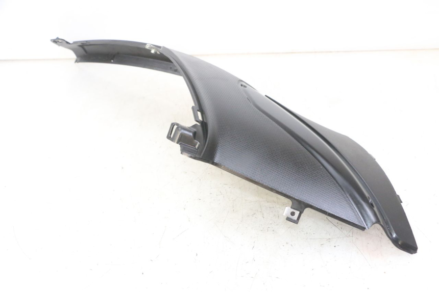 photo de CACHE SOUS SELLE GAUCHE PIAGGIO NRG POWER PUREJET 50 (2018 - 2021) - Gros plan technique