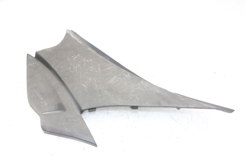 photo de CACHE SOUS SELLE GAUCHE HONDA NTV DEAUVILLE ABS 700 (2007 - 2016) - Détail de la pièce