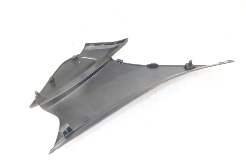 photo de CACHE SOUS SELLE GAUCHE HONDA NTV DEAUVILLE ABS 700 (2007 - 2016) - Gros plan technique