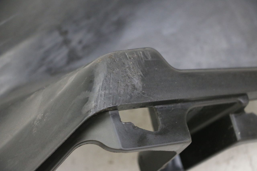 photo de CACHE SOUS SELLE GAUCHE SYM ORBIT III 3 4T 50 (2021 - 2025) - Détails caractéristiques