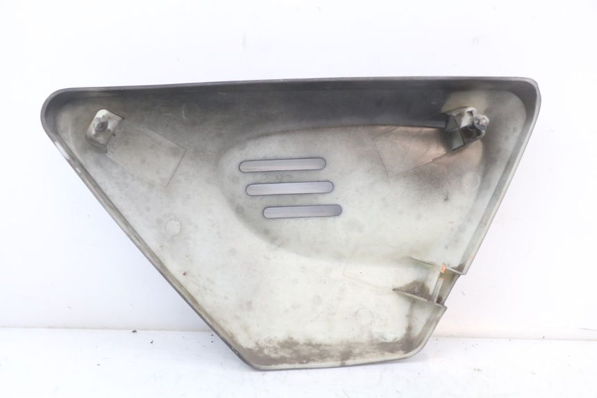 photo de CACHE SOUS SELLE GAUCHE ASTOR ORCAL 125 (2015 - 2017) - Autre angle de vue