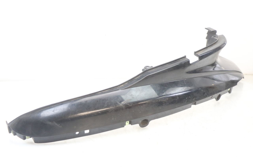 photo de CACHE SOUS SELLE GAUCHE PEUGEOT DJANGO 125 (2014 - 2017) - Gros plan technique