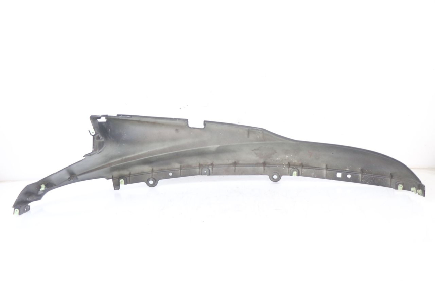 photo de CACHE SOUS SELLE GAUCHE PEUGEOT DJANGO 125 (2014 - 2017) - Vue d’ensemble