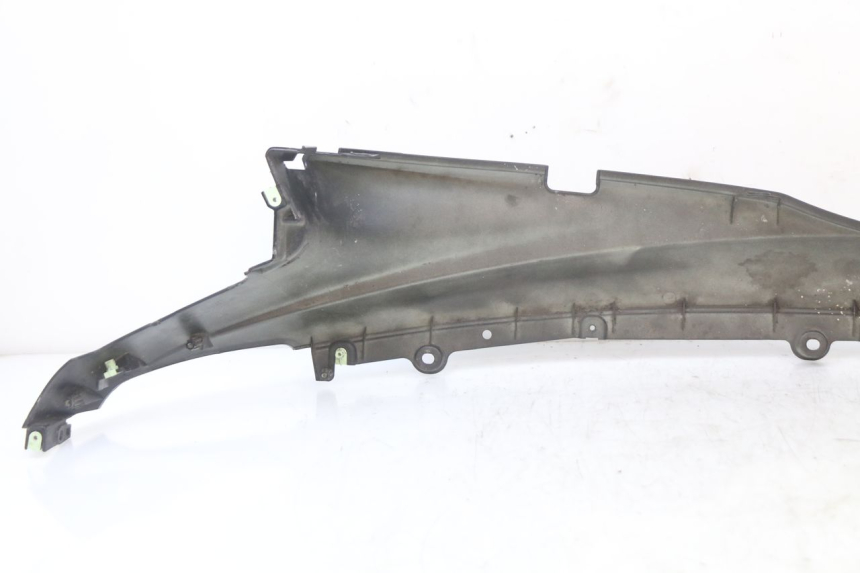 photo de CACHE SOUS SELLE GAUCHE PEUGEOT DJANGO 125 (2014 - 2017) - Points de fixation