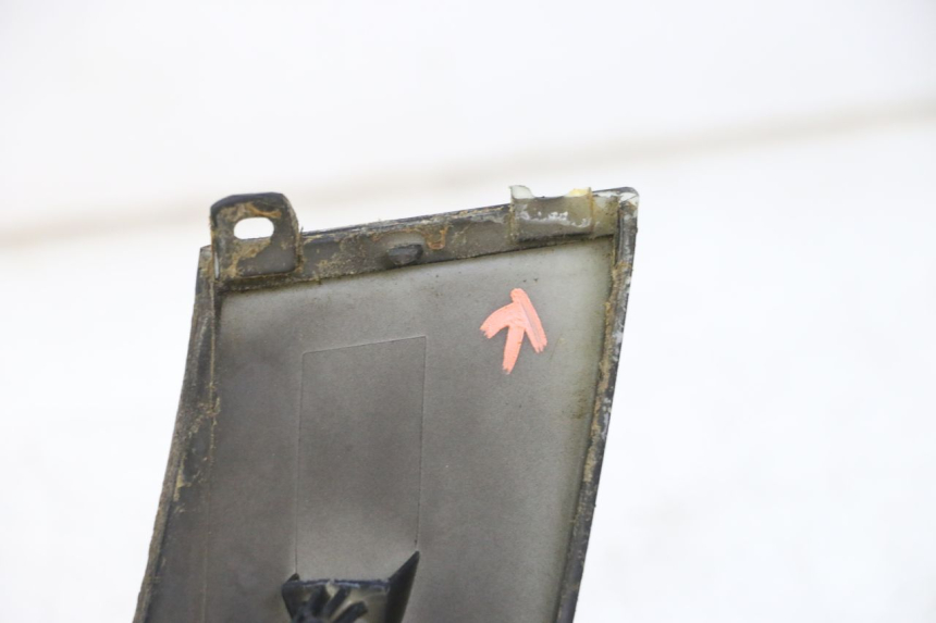 photo de CACHE SOUS SELLE GAUCHE PEUGEOT SPEEDFIGHT 3 LC 2T 50 (2009 - 2015) - Autre angle de vue