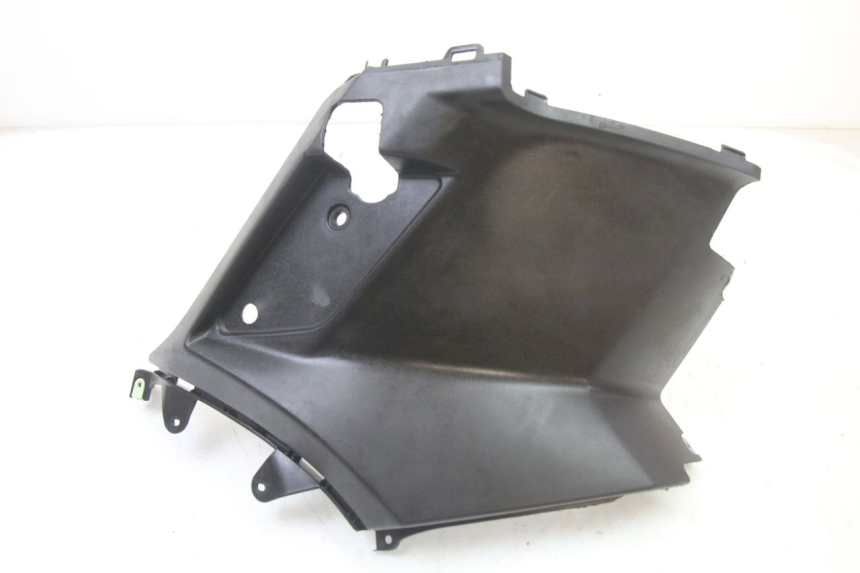 photo de CACHE SOUS SELLE GAUCHE PEUGEOT STREETZONE I 2T 50 (2018 - 2020) - Détail de la pièce