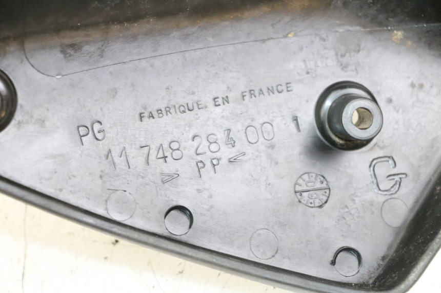photo de CACHE SOUS SELLE GAUCHE PEUGEOT TKR TREKKER FURIOUS 50 (2005 - 2014) - Détail de la pièce