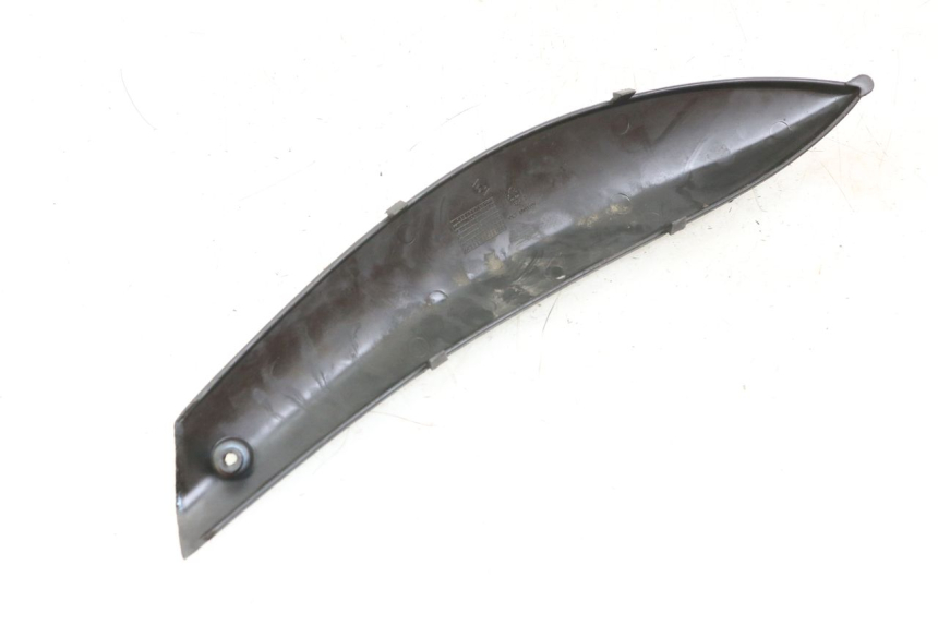photo de CACHE SOUS SELLE GAUCHE PIAGGIO BEVERLY 125 (1998 - 2005) - Détail de la pièce