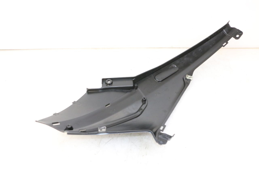 photo de CACHE SOUS SELLE GAUCHE PIAGGIO NRG POWER PUREJET 50 (2018 - 2021) - Détail de la pièce