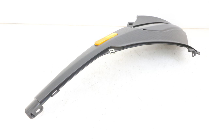 photo de CACHE SOUS SELLE GAUCHE PIAGGIO NRG POWER PUREJET 50 (2018 - 2021) - Gros plan technique