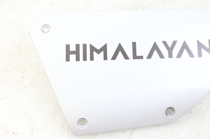 photo de CACHE SOUS SELLE GAUCHE ROYAL ENFIELD HYMALAYAN 410 (2016 - 2023) - Autre angle de vue