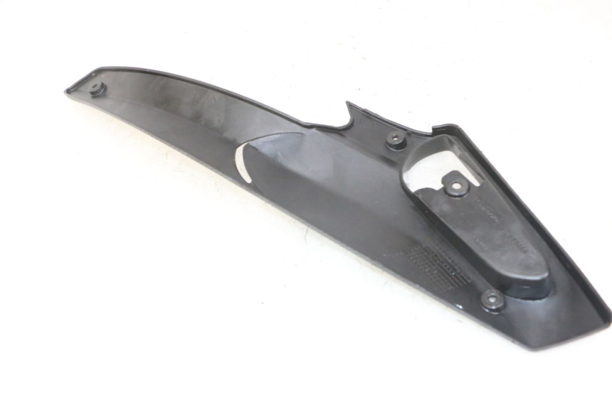 photo de CACHE SOUS SELLE GAUCHE GILERA RUNNER SL 50 (2006 - 2009) - Zoom état d’usage