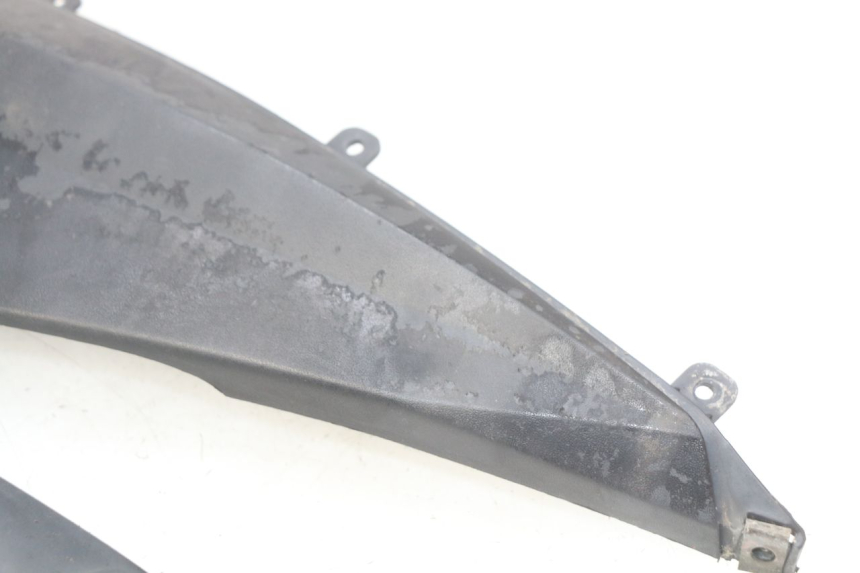 photo de CACHE SOUS SELLE GAUCHE KEEWAY RY6 2T 50 (2011 - 2019) - Gros plan technique