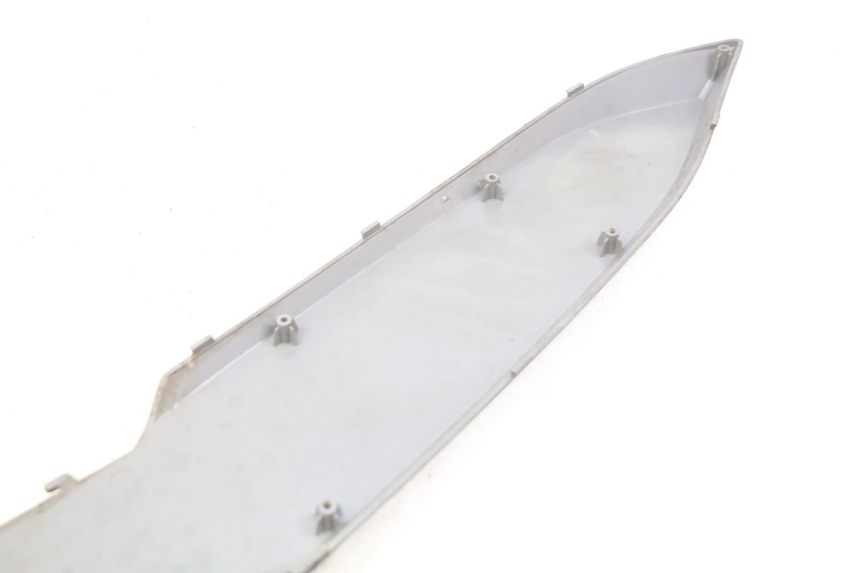 photo de CACHE SOUS SELLE GAUCHE DAELIM S3 125 (2010 - 2017) - Gros plan technique