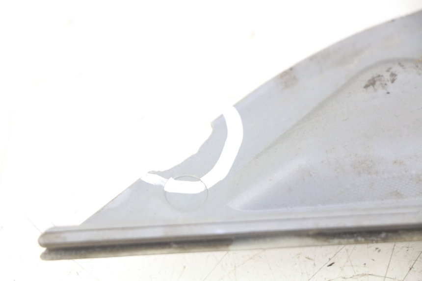 photo de CACHE SOUS SELLE GAUCHE DAELIM S3 125 (2010 - 2017) - Vue d’ensemble