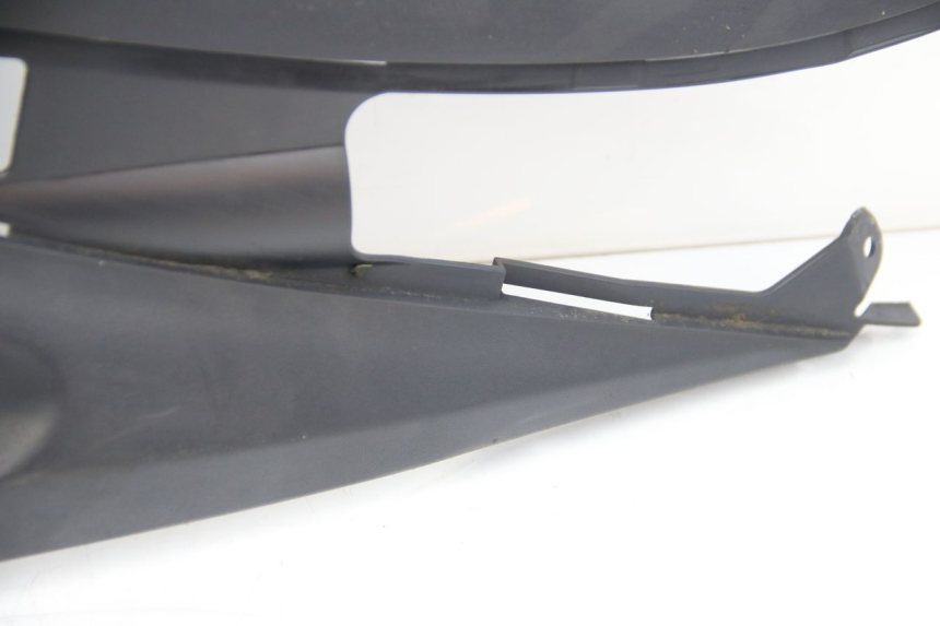 photo de CACHE SOUS SELLE GAUCHE SUZUKI SIXTEEN 125 (2008 - 2010) - Autre angle de vue