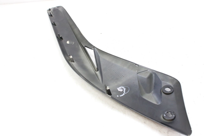 photo de CACHE SOUS SELLE GAUCHE MBK SKYCRUISER 125 (2010 - 2013) - Autre angle de vue