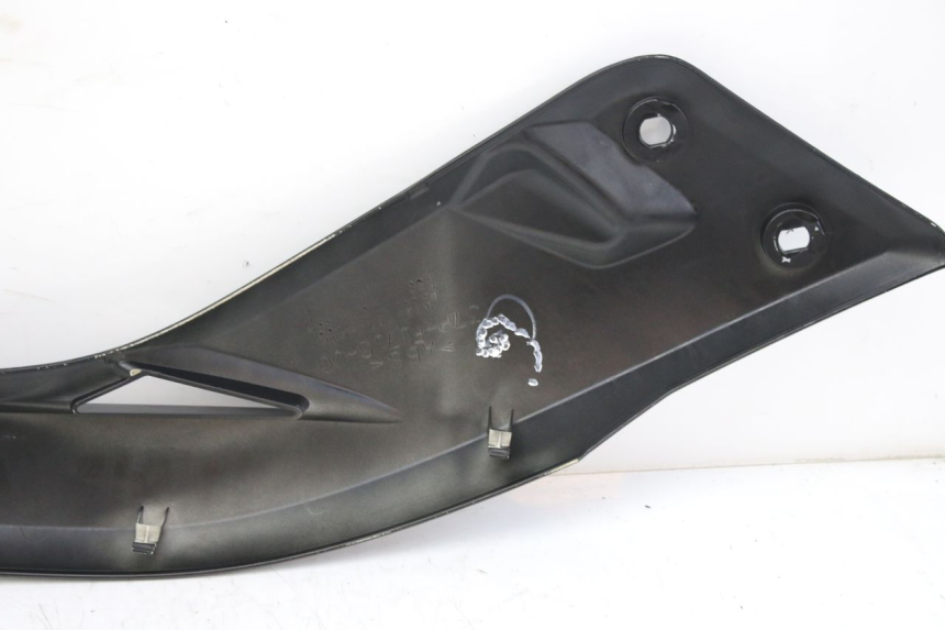 photo de CACHE SOUS SELLE GAUCHE MBK SKYCRUISER 125 (2010 - 2013) - Vue d’ensemble