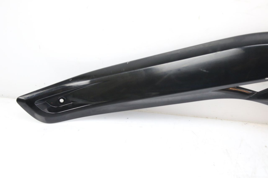 photo de CACHE SOUS SELLE GAUCHE MBK SKYCRUISER 125 (2010 - 2013) - Marquages et références