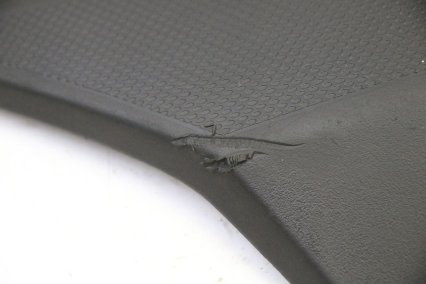 photo de CACHE SOUS SELLE GAUCHE GILERA SMT SUPERMOTARD 50 (2009 - 2017) - Autre angle de vue