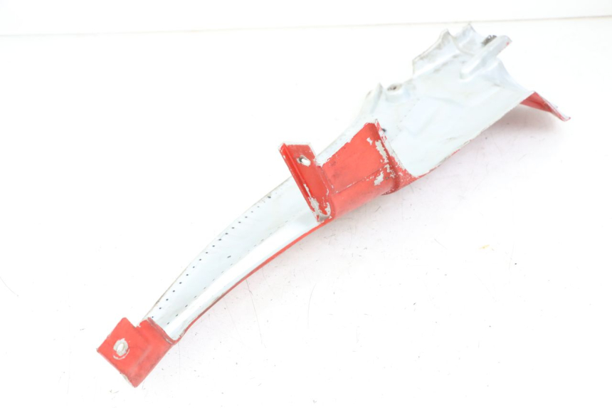 photo de CACHE SOUS SELLE GAUCHE APRILIA SR CARB LC 2T 50 (2004 - 2012) - Détail de la pièce