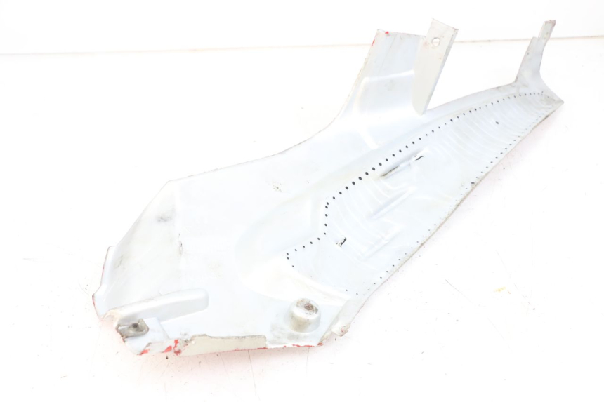 photo de CACHE SOUS SELLE GAUCHE APRILIA SR CARB LC 2T 50 (2004 - 2012) - Zoom état d’usage