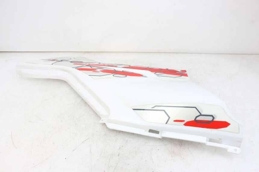 photo de CACHE SOUS SELLE GAUCHE HYTRACK ST 170 (2020 - 2024) - Autre angle de vue