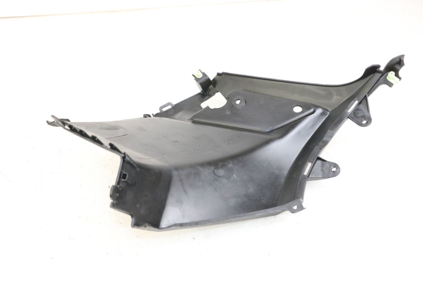 photo de CACHE SOUS SELLE GAUCHE PEUGEOT STREETZONE I 2T 50 (2018 - 2020) - Détail de la pièce
