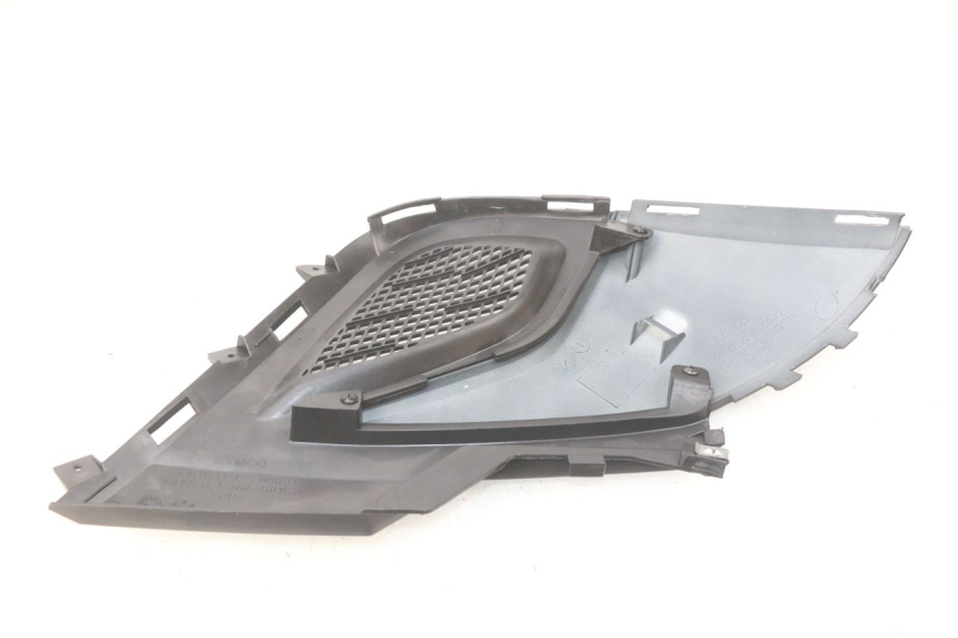 photo de CACHE SOUS SELLE GAUCHE KYMCO SUPER 8 4T 50 (2018 - 2020) - Autre angle de vue