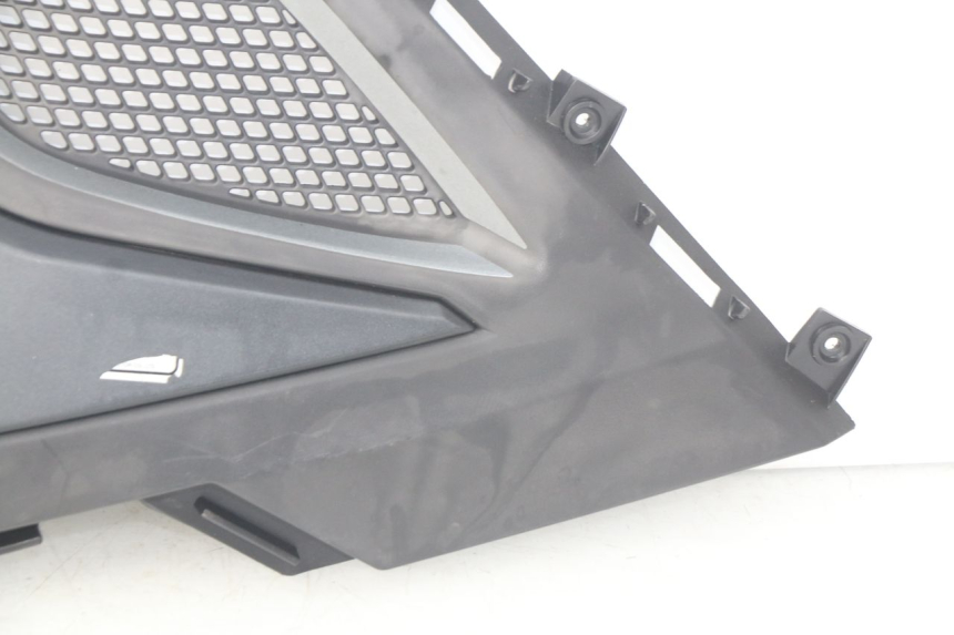 photo de CACHE SOUS SELLE GAUCHE KYMCO SUPER 8 4T 50 (2018 - 2020) - Points de fixation