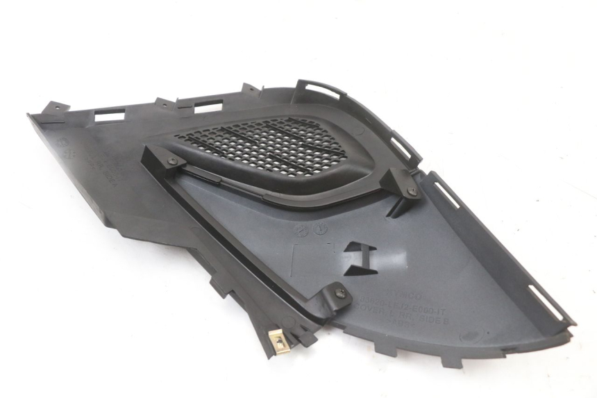 photo de CACHE SOUS SELLE GAUCHE KYMCO SUPER 8 4T 50 (2018 - 2020) - Autre angle de vue