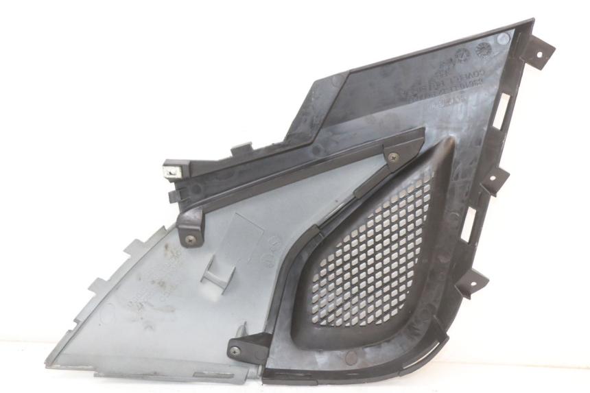 photo de CACHE SOUS SELLE GAUCHE KYMCO SUPER 8 4T 50 (2021 - 2024) - Détail de la pièce