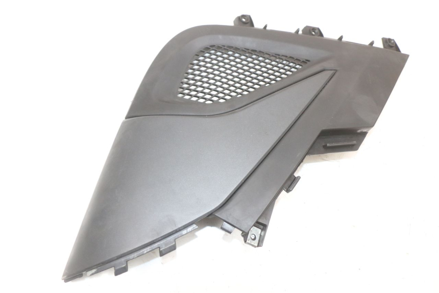 photo de CACHE SOUS SELLE GAUCHE KYMCO SUPER 8 4T 50 (2021 - 2024) - Zoom état d’usage