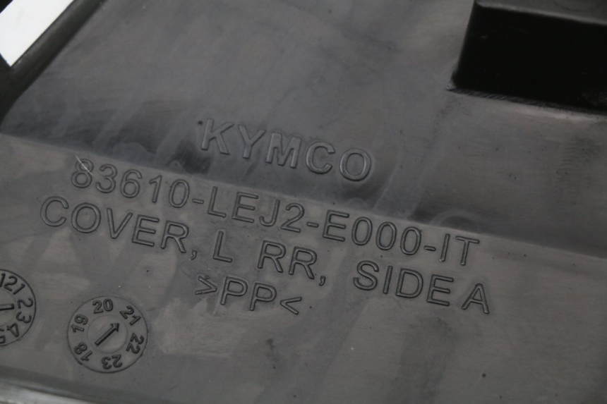 photo de CACHE SOUS SELLE GAUCHE KYMCO SUPER 8 4T 50 (2021 - 2024) - Vue d’ensemble