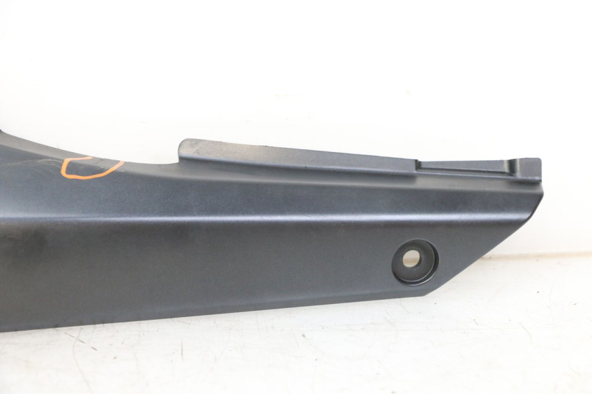 photo de CACHE SOUS SELLE GAUCHE SUZUKI GSX F GSXF 650 (2007 - 2015) - Points de fixation