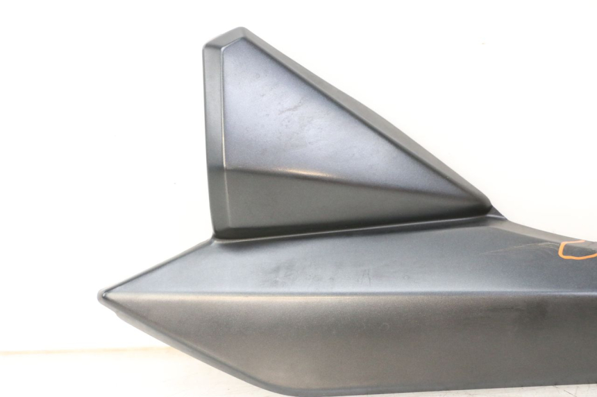 photo de CACHE SOUS SELLE GAUCHE SUZUKI GSX F GSXF 650 (2007 - 2015) - État de surface