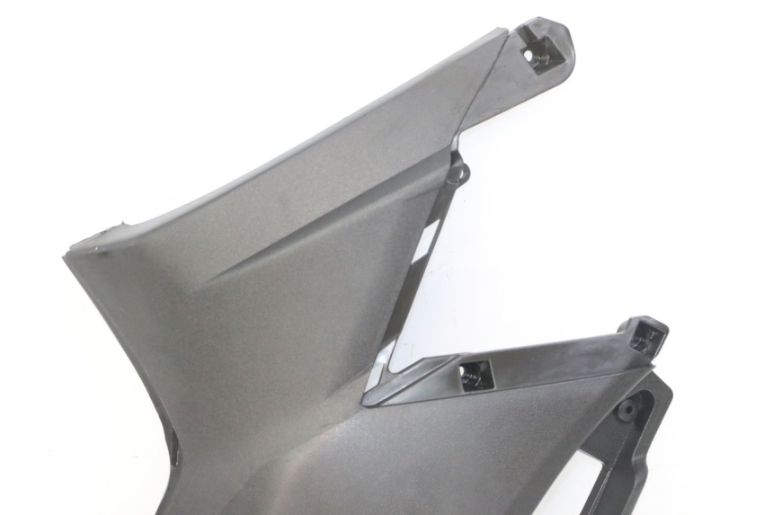 photo de CACHE SOUS SELLE GAUCHE APRILIA SXR 50 (2021 - 2023) - Points de fixation