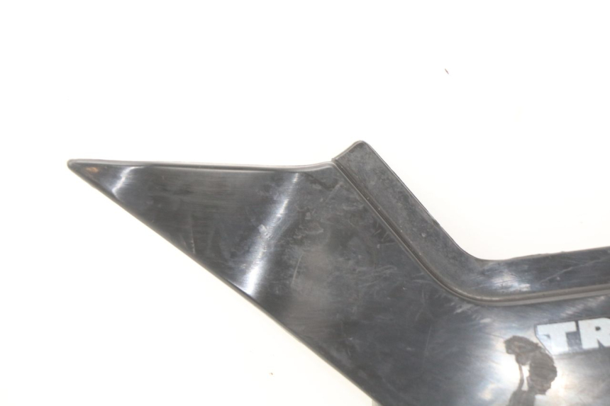 photo de CACHE SOUS SELLE GAUCHE YAMAHA TW 125 (1998 - 2002) - Vue d’ensemble