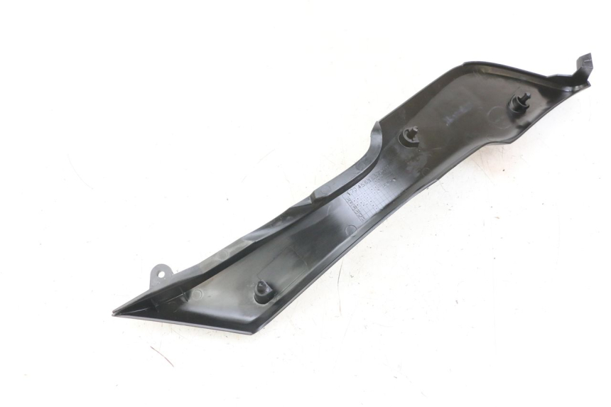 photo de CACHE SOUS SELLE GAUCHE KAWASAKI VERSYS ABS 650 (2015 - 2018) - Zoom état d’usage