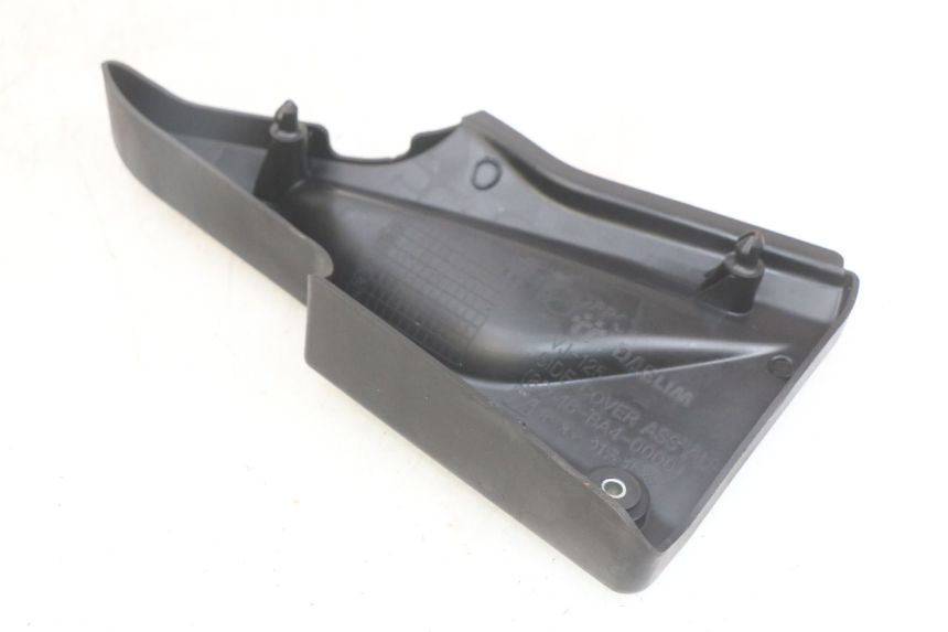 photo de CACHE SOUS SELLE GAUCHE DAELIM VJ ROADWIN FI 125 (2008 - 2017) - Zoom état d’usage