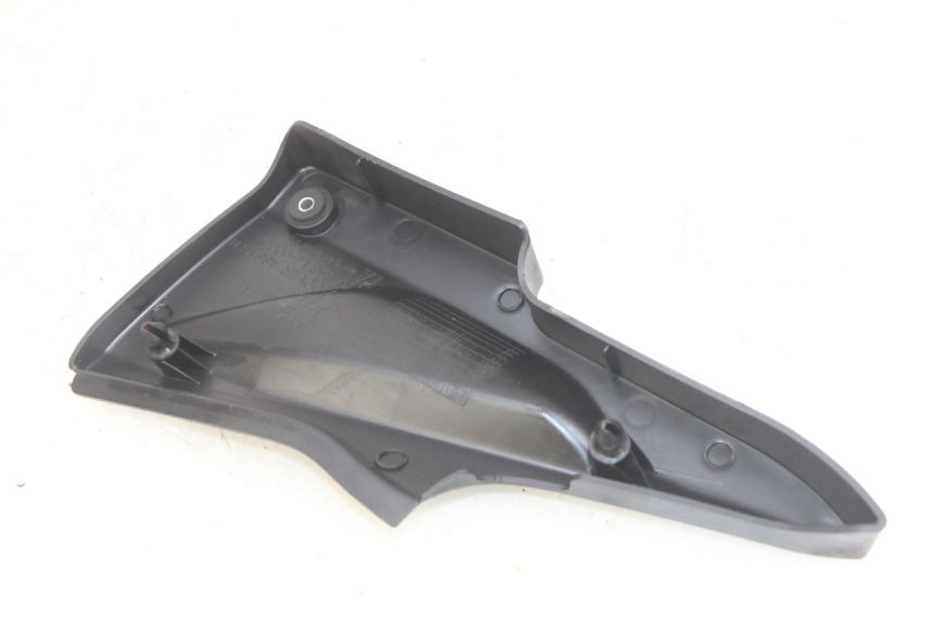 photo de CACHE SOUS SELLE GAUCHE DAELIM VJ ROADWIN FI 125 (2008 - 2017) - Autre angle de vue