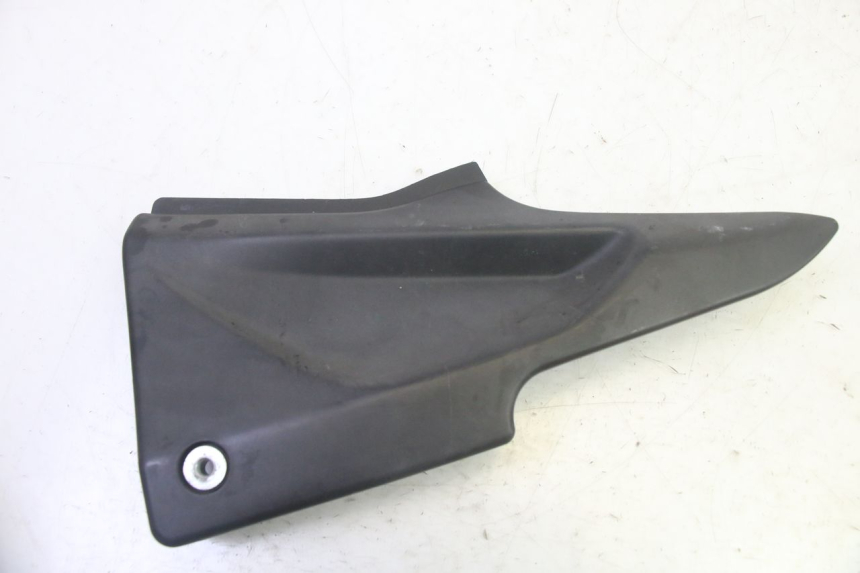 photo de CACHE SOUS SELLE GAUCHE DAELIM VJ ROADWIN FI 125 (2008 - 2017) - Vue principale