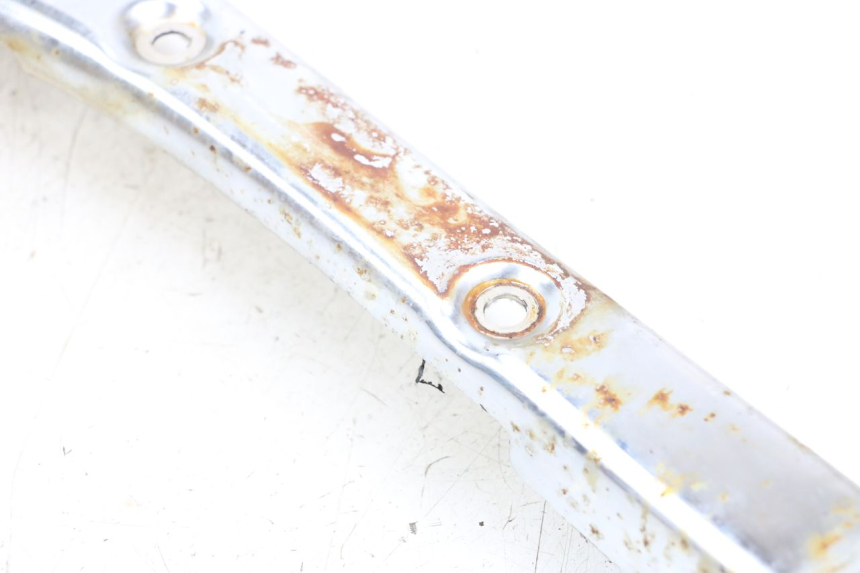 photo de CACHE SOUS SELLE GAUCHE DAELIM VL DAYSTAR 125 (2000 - 2011) - Gros plan technique